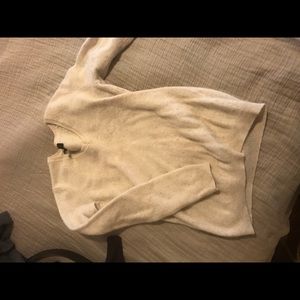 White v neck cashmere sweater